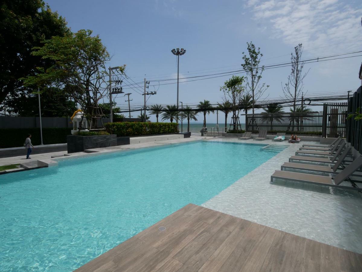 Aeras - The Ultimate Beachfront Experience Джомтьен Экстерьер фото