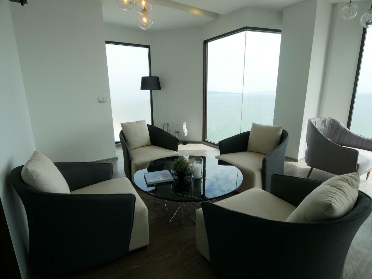 Aeras - The Ultimate Beachfront Experience Джомтьен Экстерьер фото