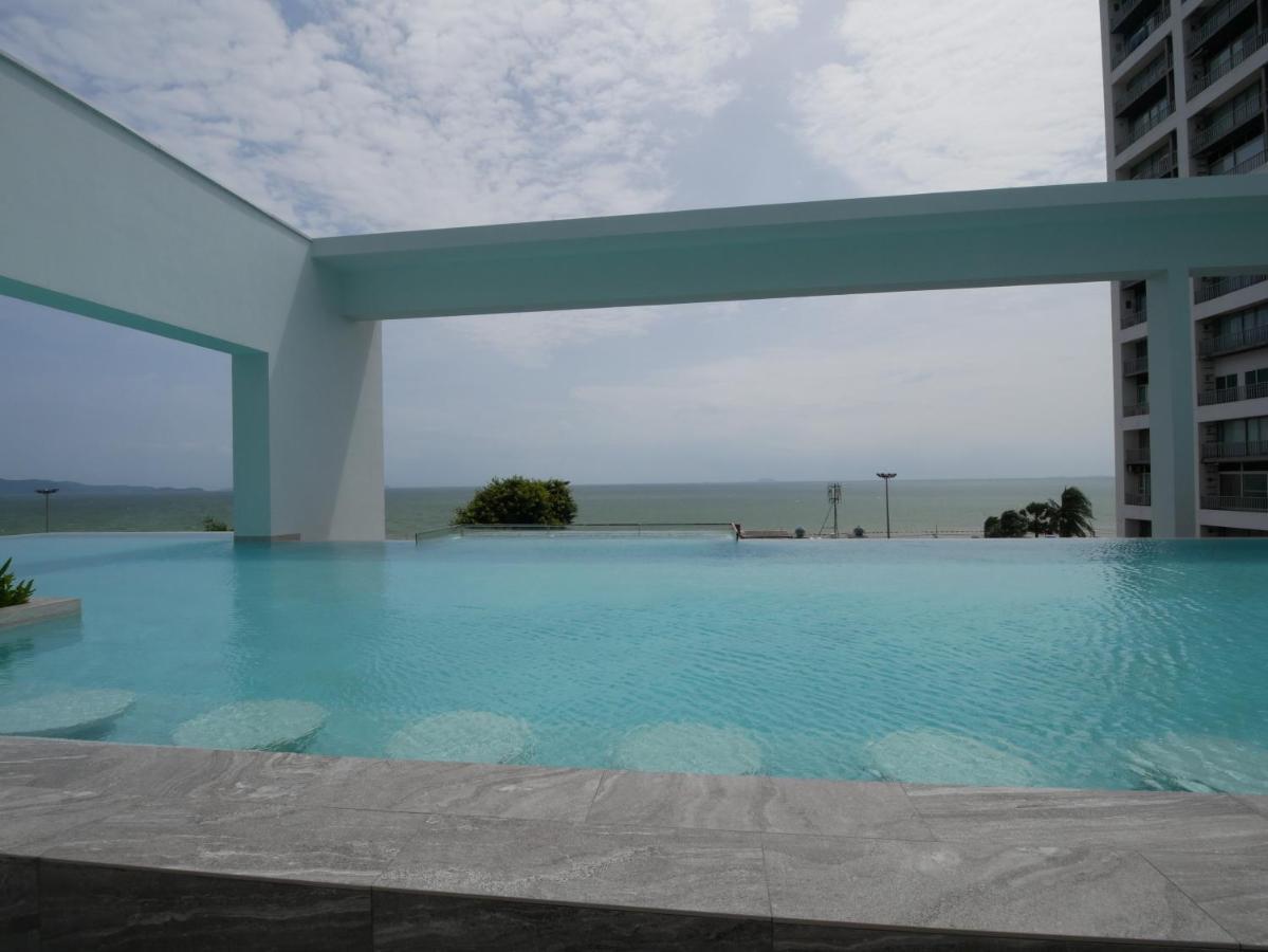 Aeras - The Ultimate Beachfront Experience Джомтьен Экстерьер фото
